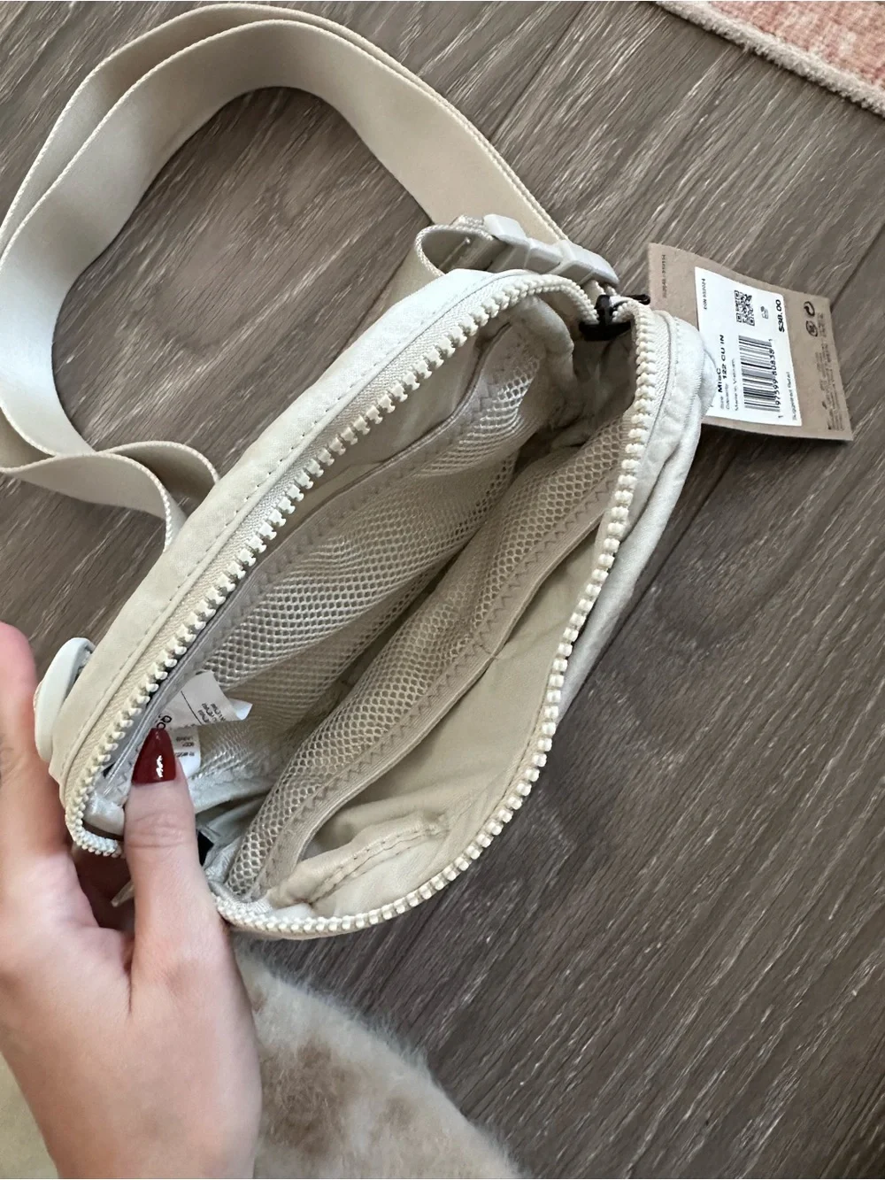 Nike Aura Crossbody Bag (2L) NWT IN LIGHT BONE AND BLACK - Picture 9 of 9